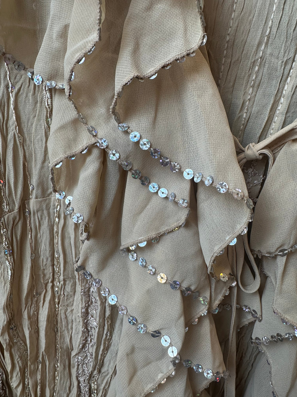 Early 2000s Y2K Kaelyn Max Vintage Tan Ruffled Texture Long Sleeve Blouse with Sequins